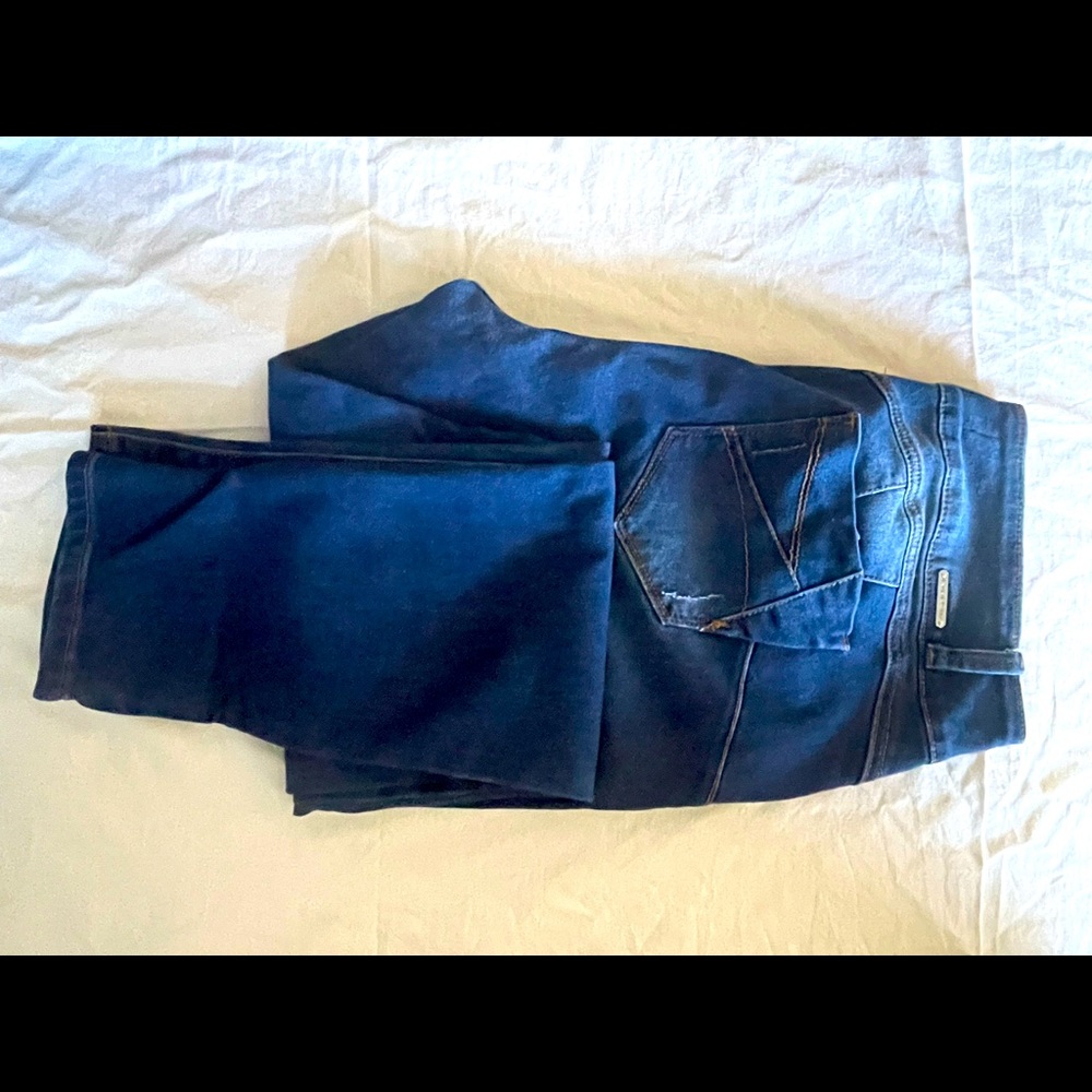 Stretchy butt lifting pants